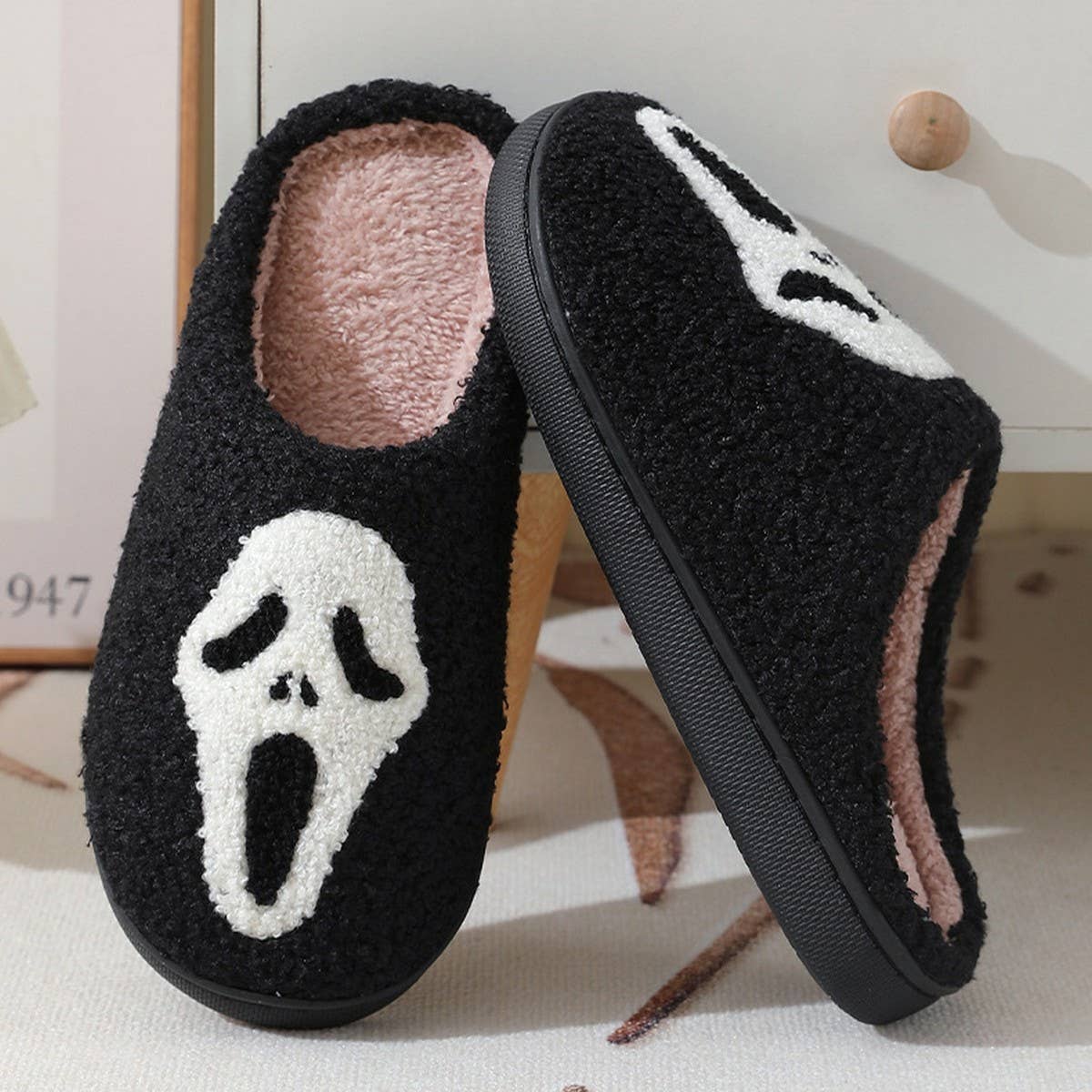 SOFT PLUSH COMFY HALLOWEEN SCREAM SLIPPERS