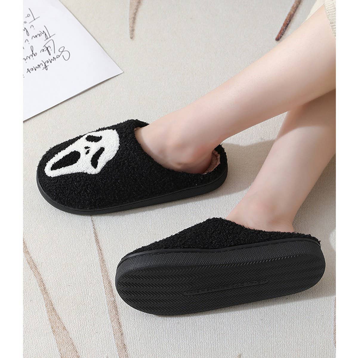 SOFT PLUSH COMFY HALLOWEEN SCREAM SLIPPERS