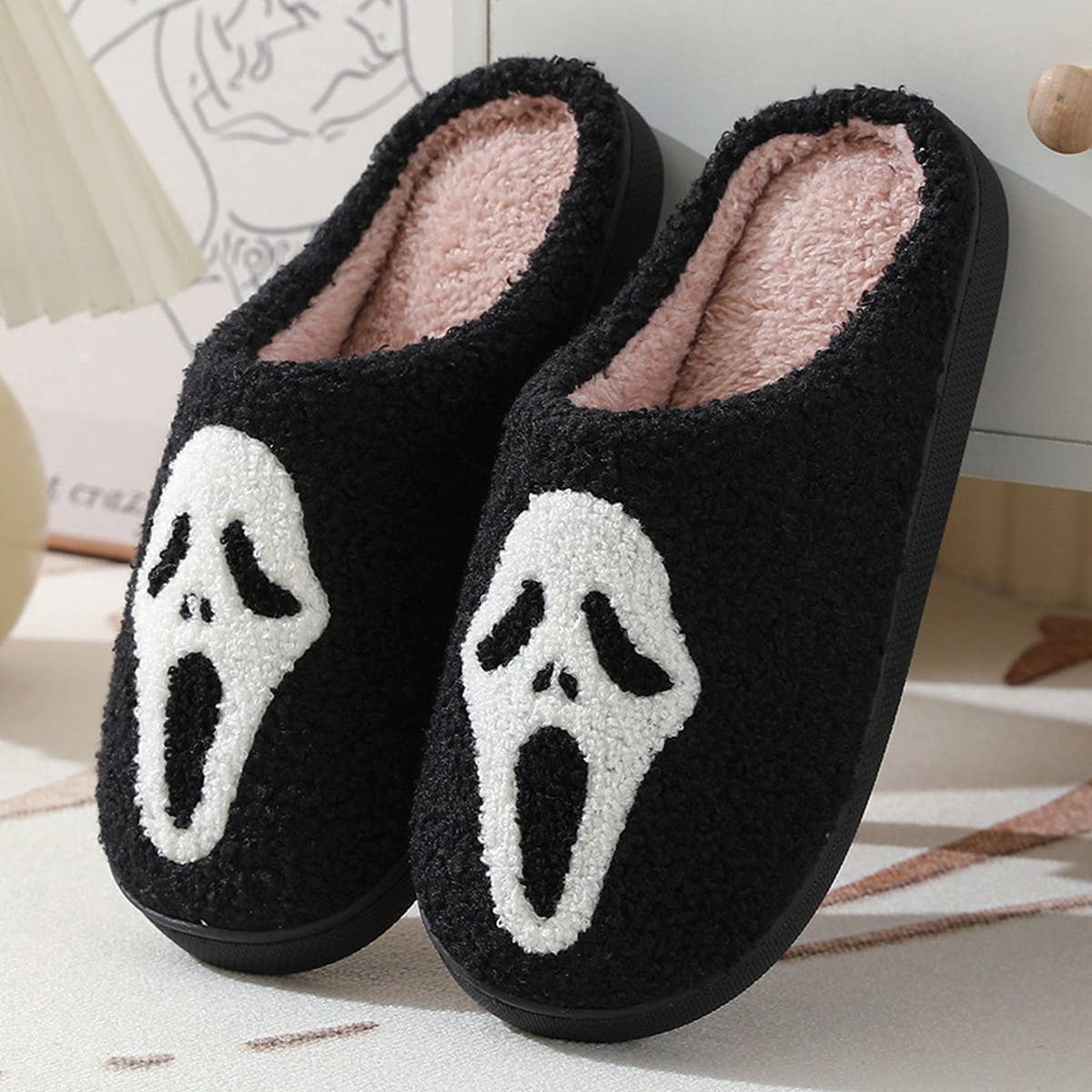 SOFT PLUSH COMFY HALLOWEEN SCREAM SLIPPERS