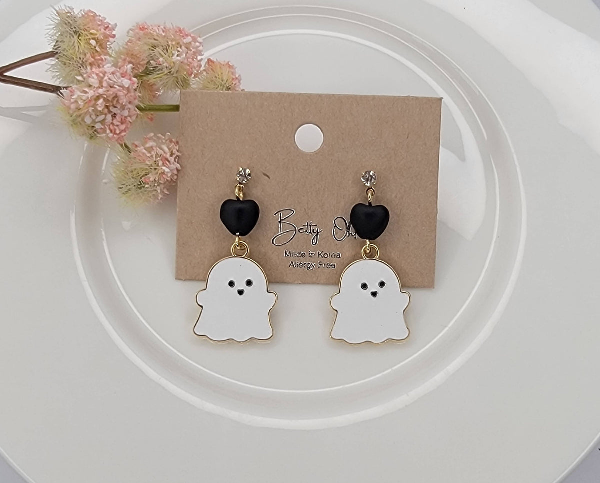 GHOST WITH BLACK HEART DANGLE EARRINGS