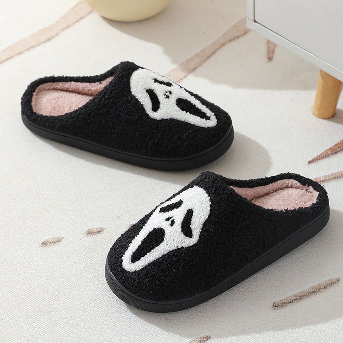 SOFT PLUSH COMFY HALLOWEEN SCREAM SLIPPERS